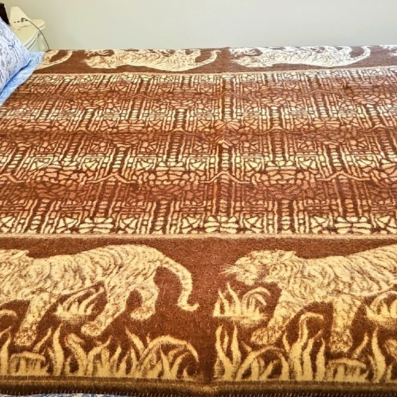 Peruvian Alpaca Wool Tiger Luxury Brown Cream Blanket. 55" X 66" - Picture 1 of 9